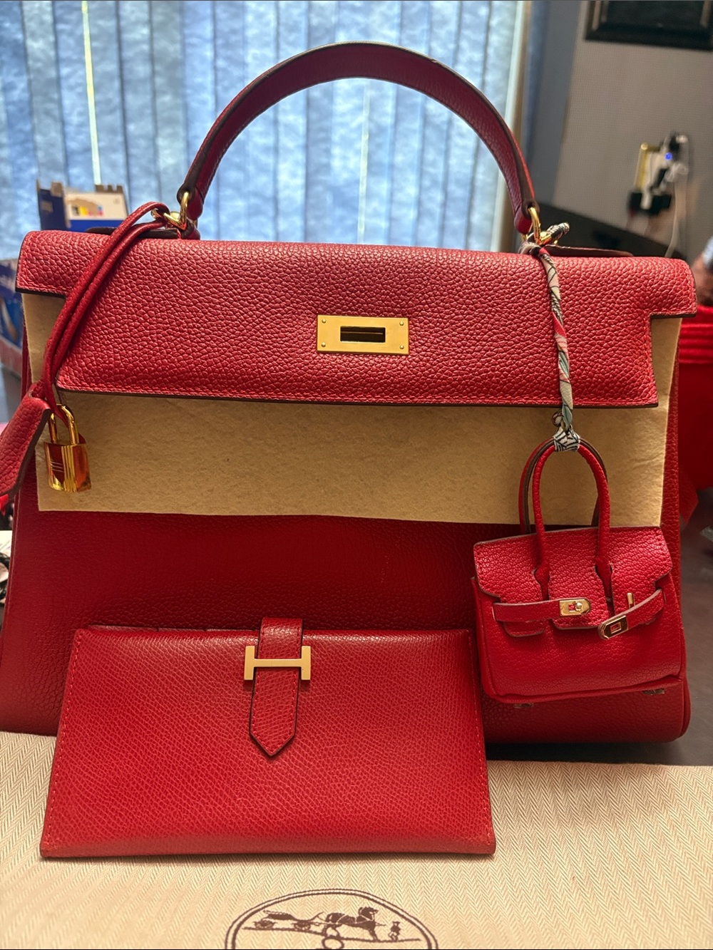 High fashion Red Leather Top-Handle Bag re selling no profit